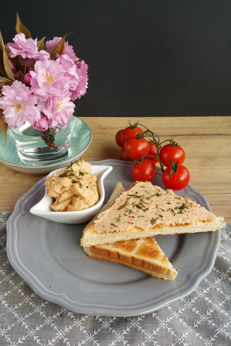 Rezeptbild: schneller Aufstrich mit Räucherlachs
