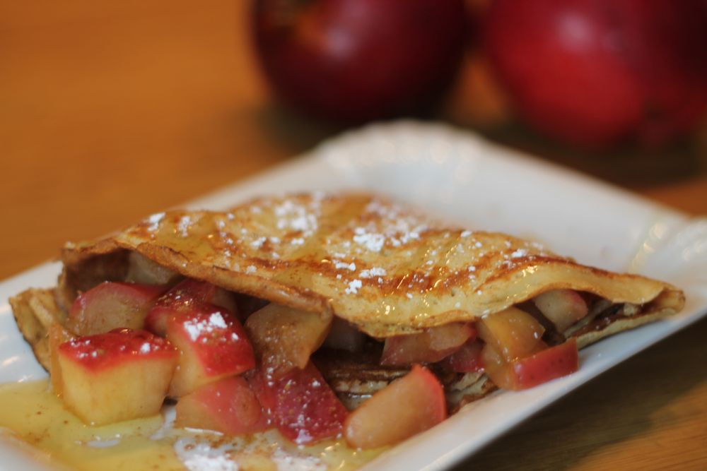 Rezeptbild: Crêpes mit Apfel-Zimt-Kompott