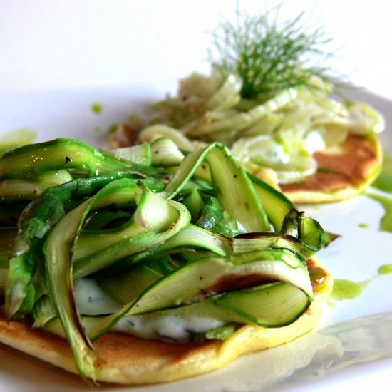 Rezeptbild: Pancakes mit gebackenen Gemüsestreifen