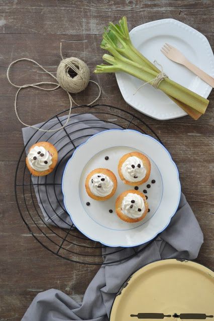 Rezeptbild: Rhabarber Cupcakes