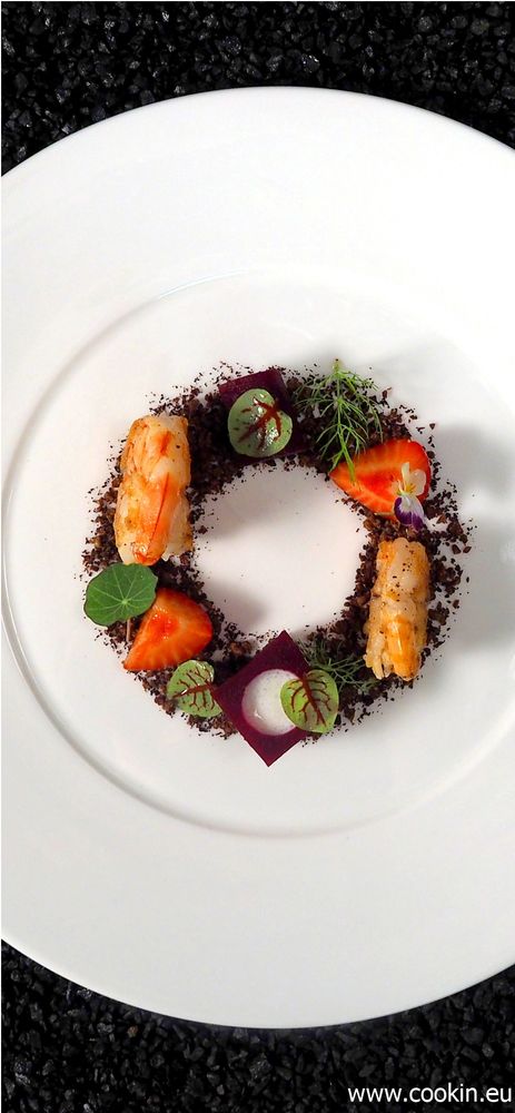 Rezeptbild: Garnelen, Erdbeere und rote Beete, Schwarzbrot und Buttermilch