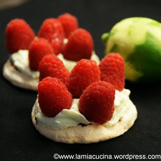 Rezeptbild: Himbeer-Baiser-Törtchen