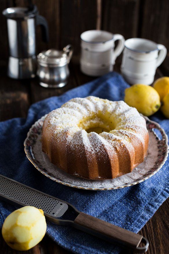 Rezeptbild: Saftiger Zitronenkuchen Rezept als Gugelhupf