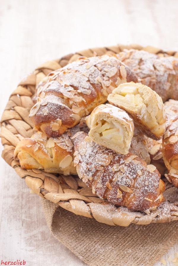 Rezeptbild: Buttermilch-Hörnchen mit Apfel-Gries-Füllung