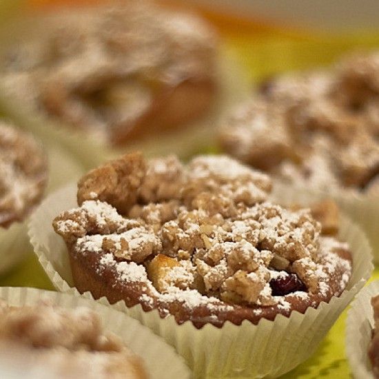 Rezeptbild: Brioches mit karamellisierten Äpfeln und Streusel
