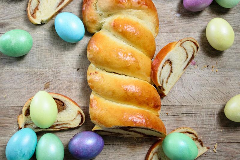 Rezeptbild: Hefezopf mit Haselnüssen & Marzipan