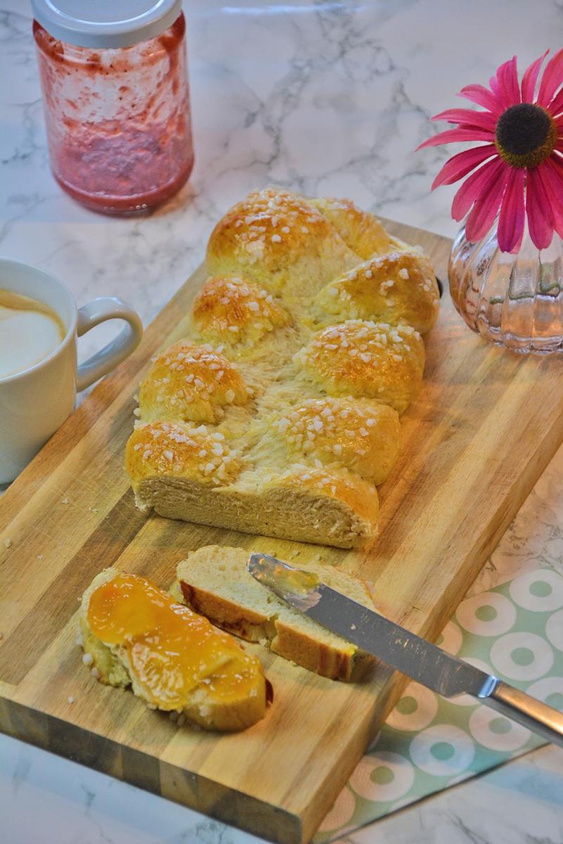 Rezeptbild: Süßer Butterzopf zu Ostern