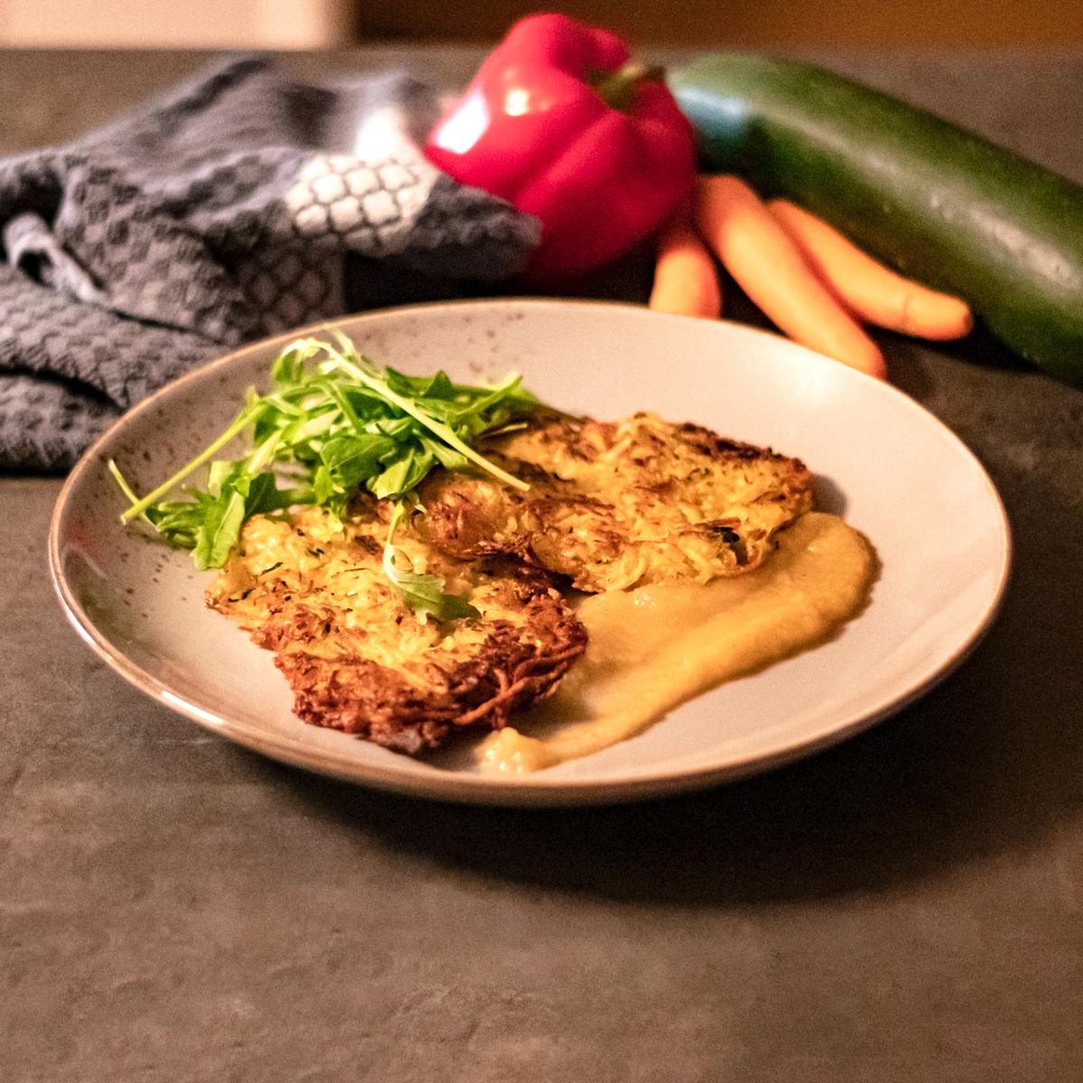 Rezeptbild: Zucchini-Möhren-Puffer