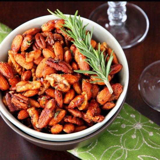 Rezeptbild: Rosmariennuesse, scharf und suess
