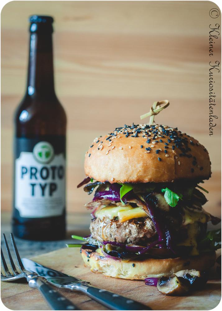 Rezeptbild: Champignonburger mit Portweinzwiebeln