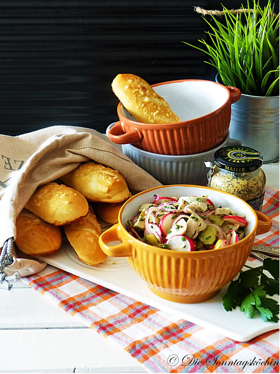 Rezeptbild: Weißwurstsalat und Laugenstangen