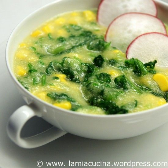 Rezeptbild: Maissuppe mit Radieschenblättern