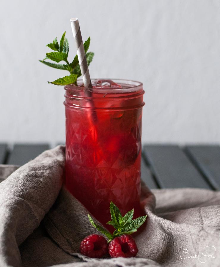 Rezeptbild:  Gin mit Himbeer-Minz-Sirup