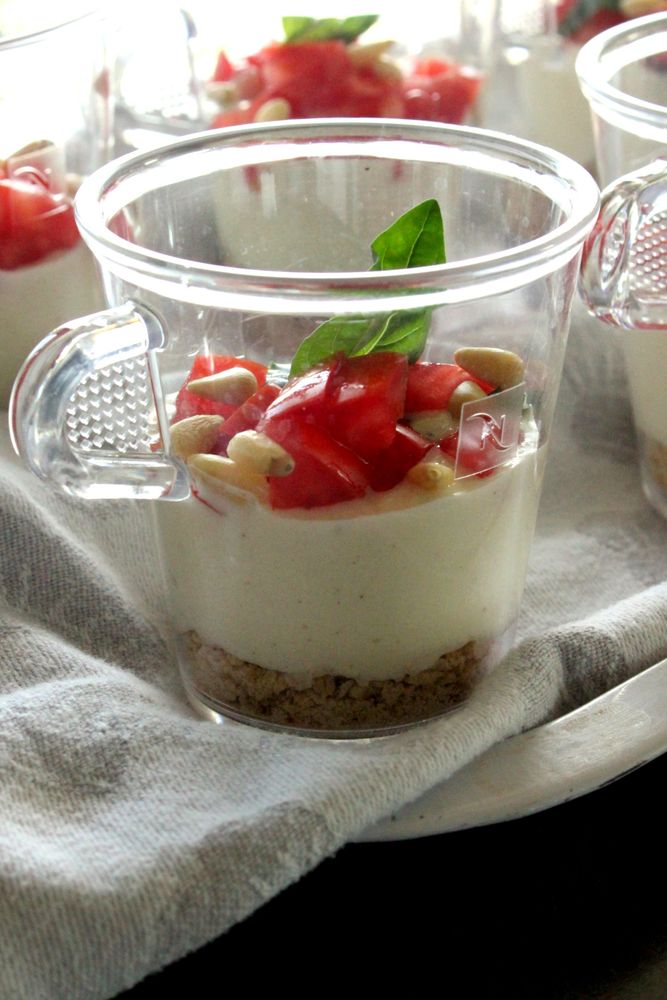Rezeptbild: Mozzarella Schaum Caprese Becher