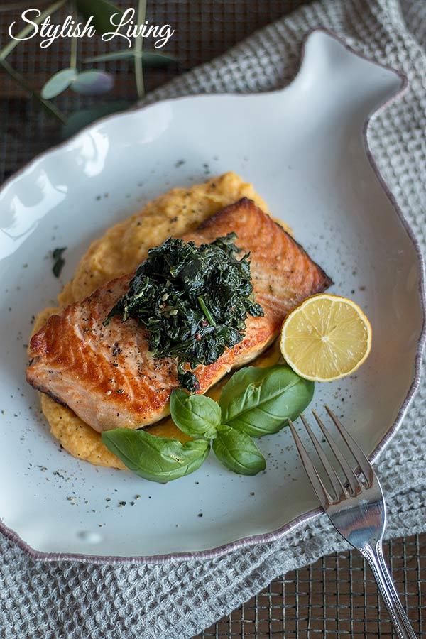 Rezeptbild:  Lachs auf Pastinaken-Karotten-Püree und Blattspinat