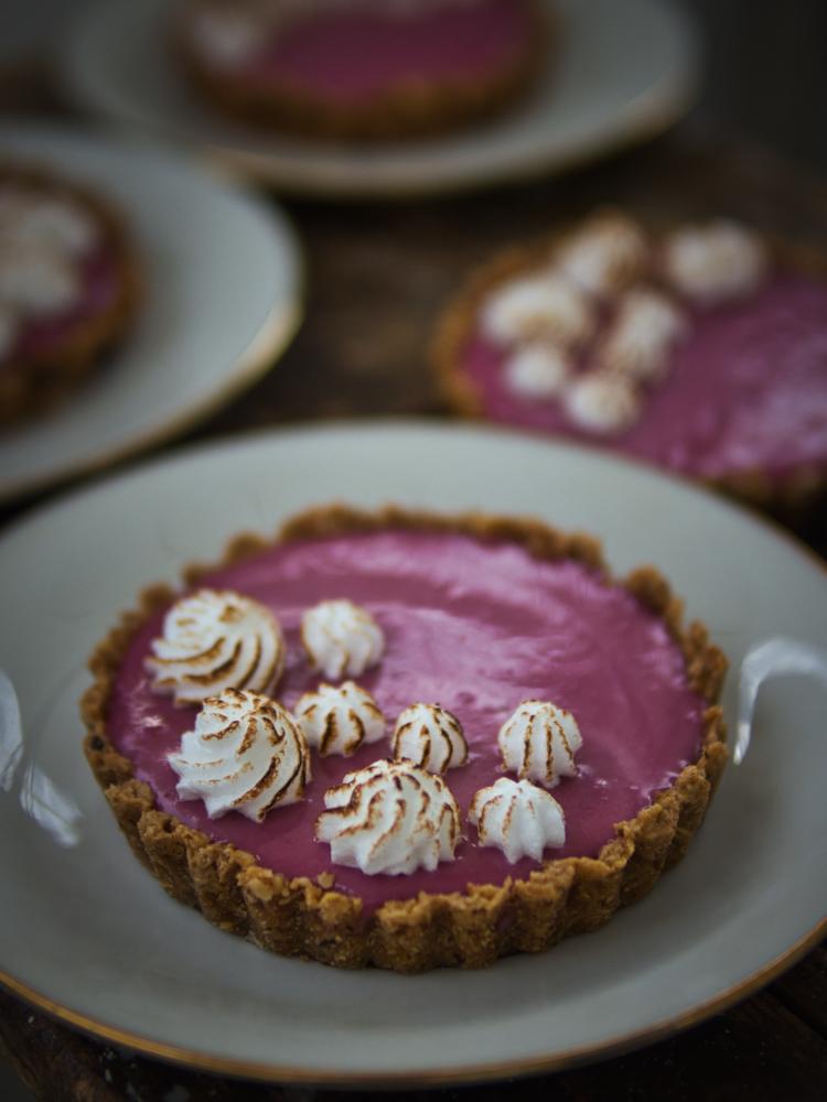 Rezeptbild: Waldbeerentarte mit Himbeersorbet