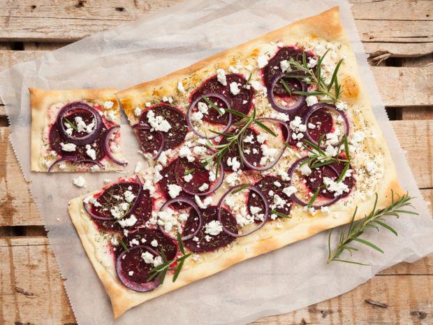 Rezeptbild: Flammkuchen mit Feta und Rote Bete