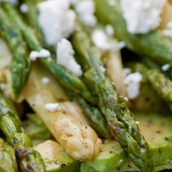 Rezeptbild: Lauwarmer Spargel mit Avocado, Feta und Vanille