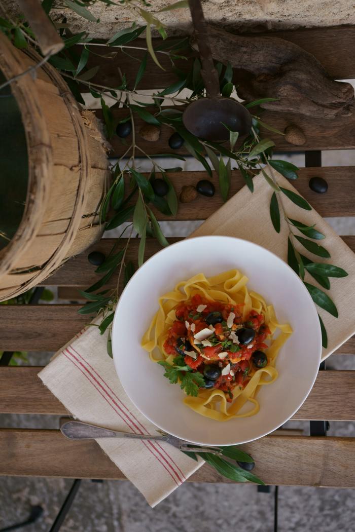 Rezeptbild: Tagliatelle mit Oliven-Tomatensauce