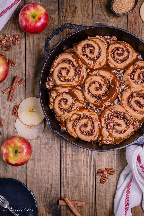 Rezeptbild: Apple Pecan Caramel Sticky Buns