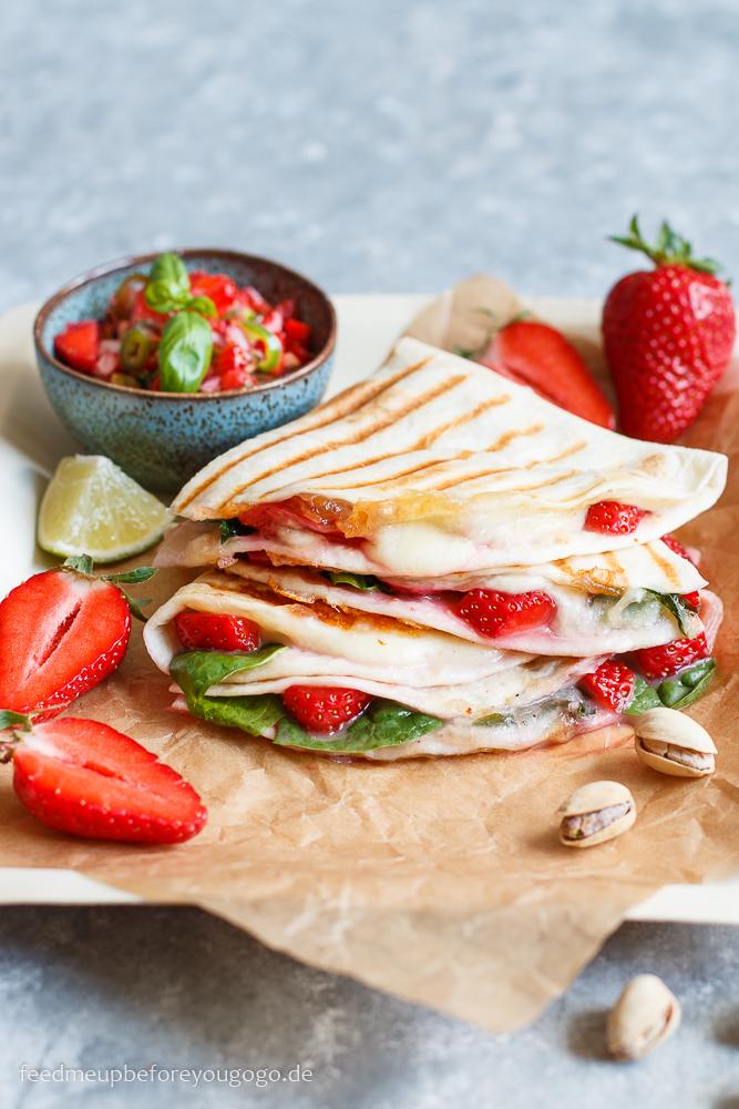 Rezeptbild: Erdbeer-Spinat-Quesadilla mit Mozzarella und Erdbeer-Pistazien-Salsa