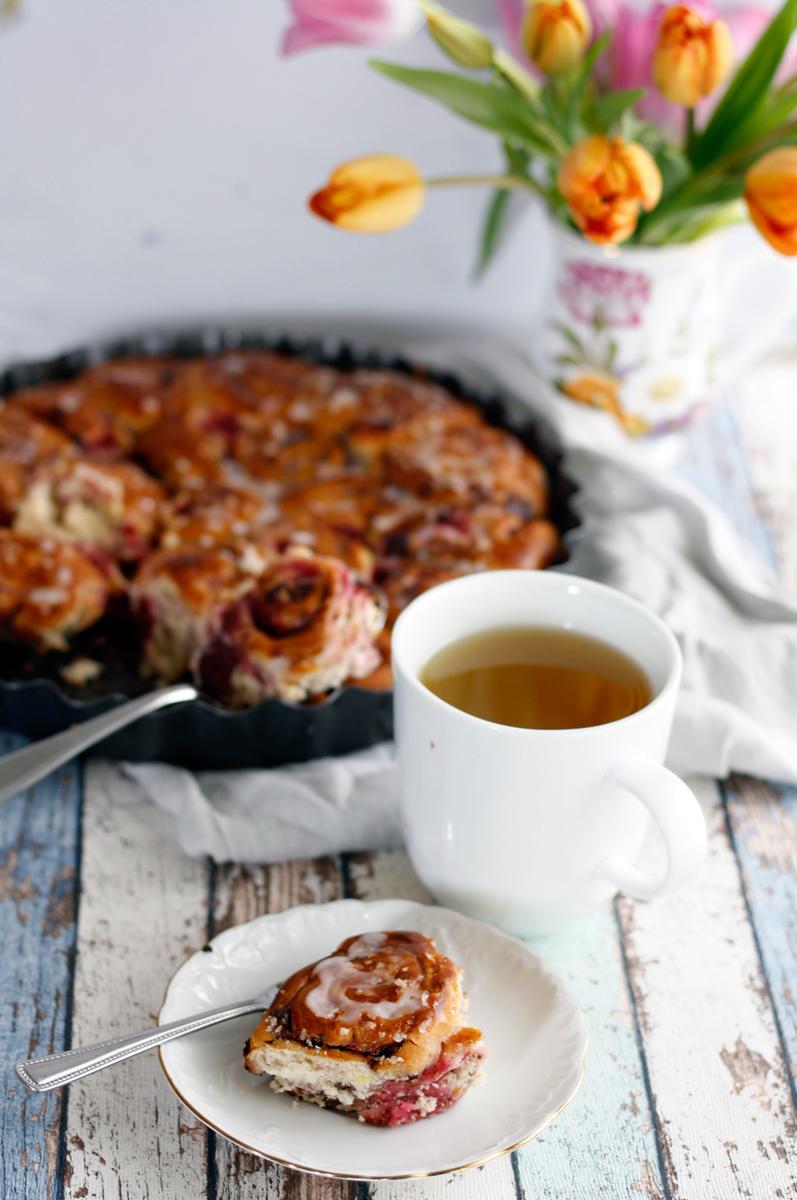 Rezeptbild: Hefeschnecken mit Himbeeren und Schokolade 