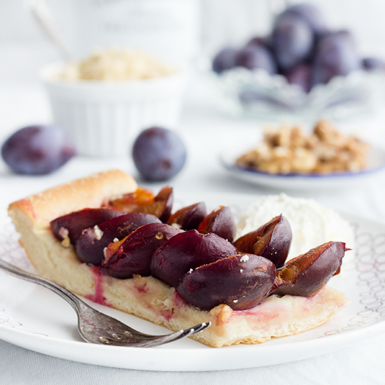 Rezeptbild: http://www.maraswunderland.de/der-weltbeste-zwetschgenkuchen-mit-streuseln/