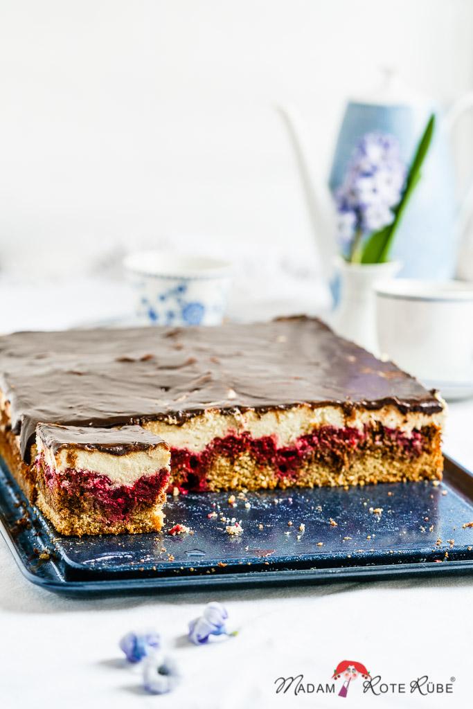 Rezeptbild: Ahoi, eine klassische Donauwelle mit Kirschen aus der Vollwertküche