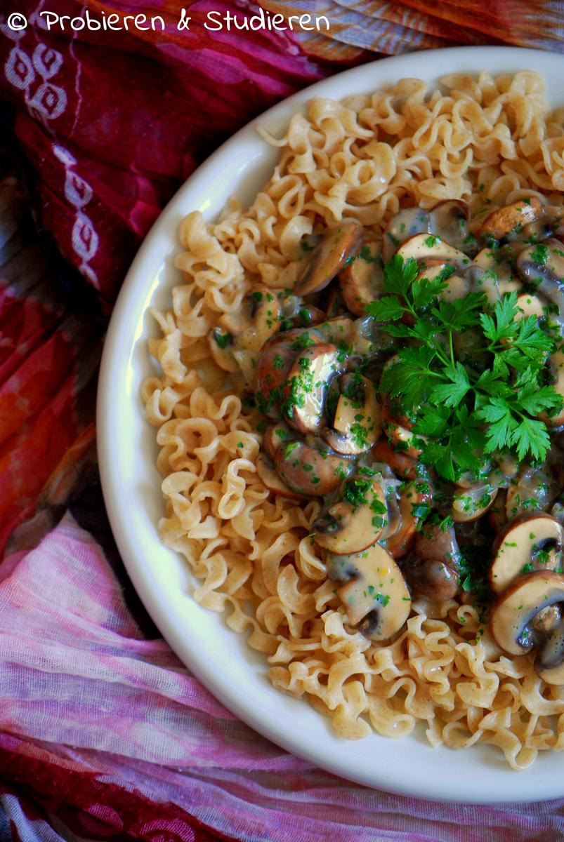 Rezeptbild: Dinkel-Spätzle mit Champignon-Sauce
