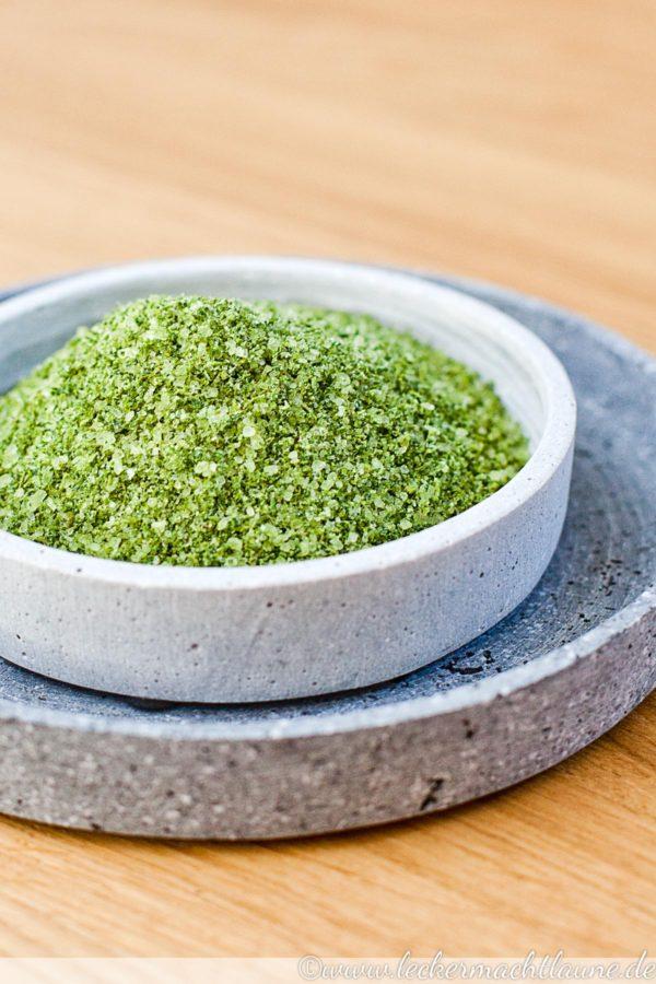 Rezeptbild: Kräutersalz – Basilikum, Oregano, Rosmarin {grundrezept}