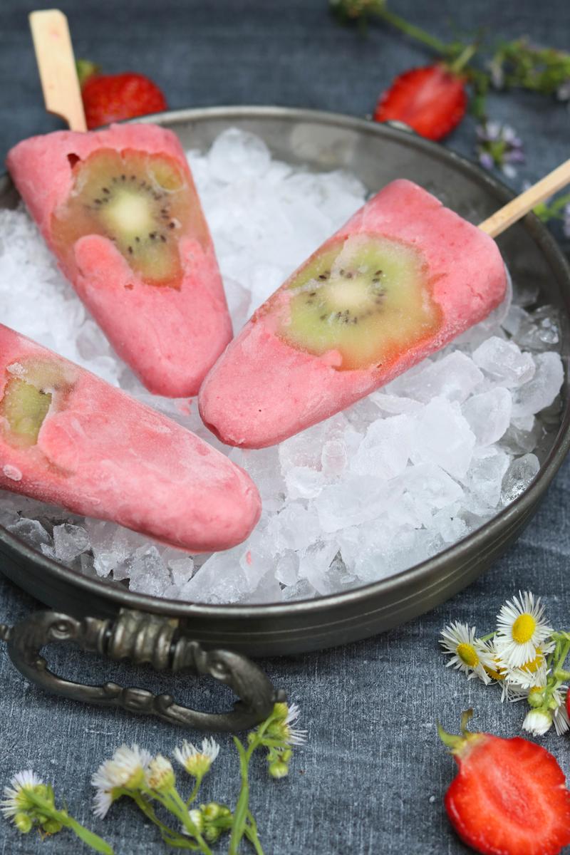 Rezeptbild: Erdbeer-Kokos-Eis