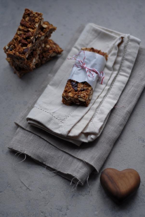 Rezeptbild: Müsliriegel mit Honig und Trockenfrüchten