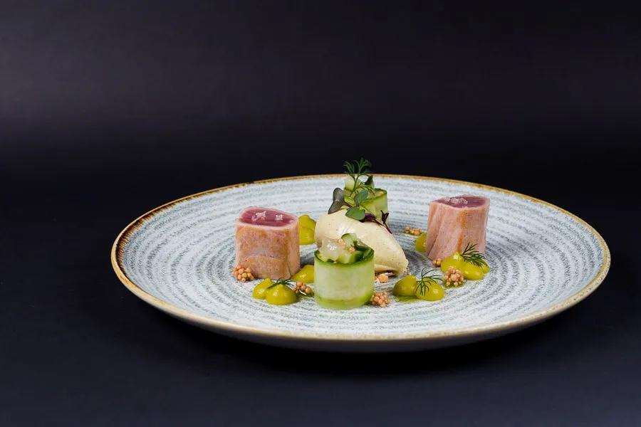 Rezeptbild: Tuna Tataki • Senfeis • Gurkensalat • Apfel- Currycreme
