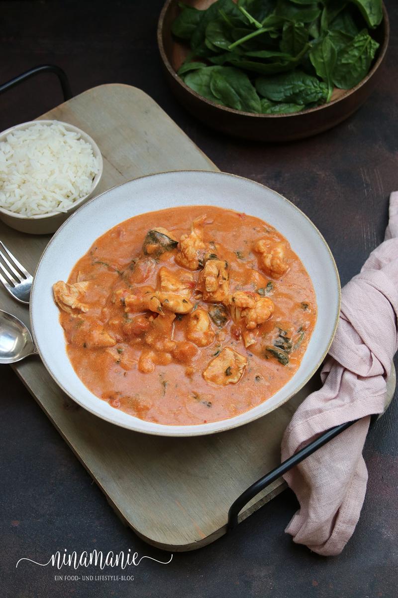 Rezeptbild: Chicken Tikka Masala mit Blumenkohl und Spinat