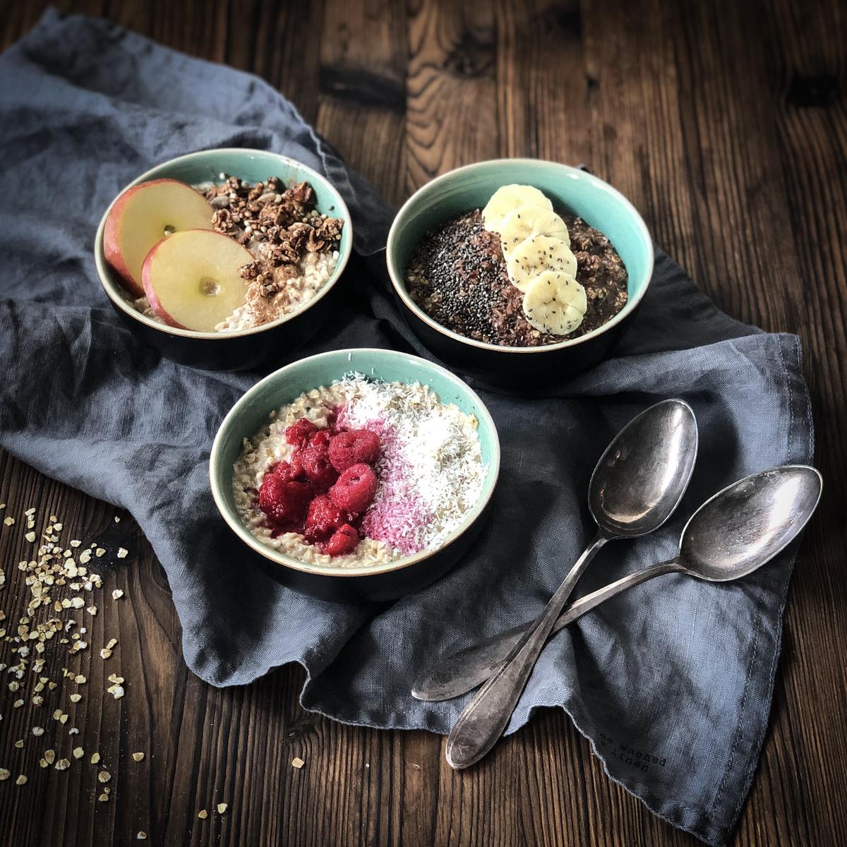 Rezeptbild: PORRIDGE – DREI VARIANTEN ZUM FRÜHSTÜCK