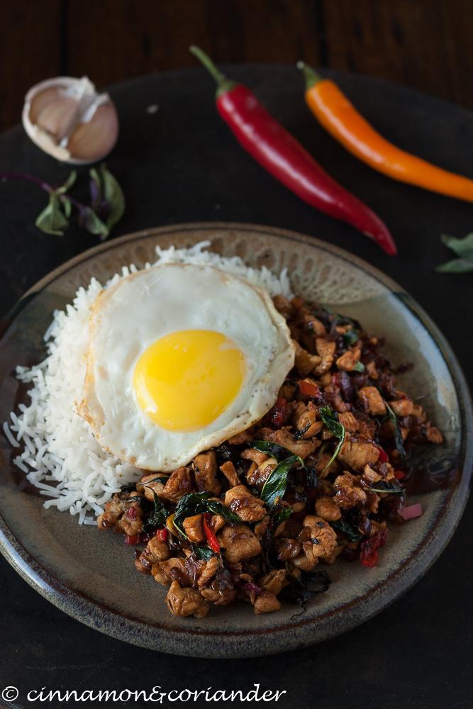 Rezeptbild: Scharfe Hähnchenpfanne mit Thai Basilikum und Chillies (Gai Pad Kra Pao)