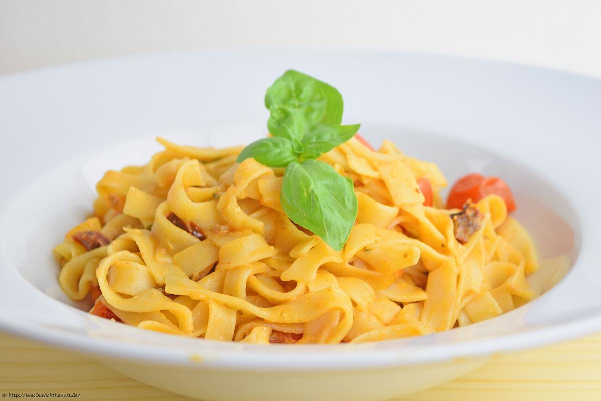 Rezeptbild: Tagliatelle yogurt e pomodori