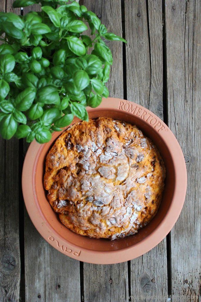 Rezeptbild: Basilikum-Tomaten-Brot