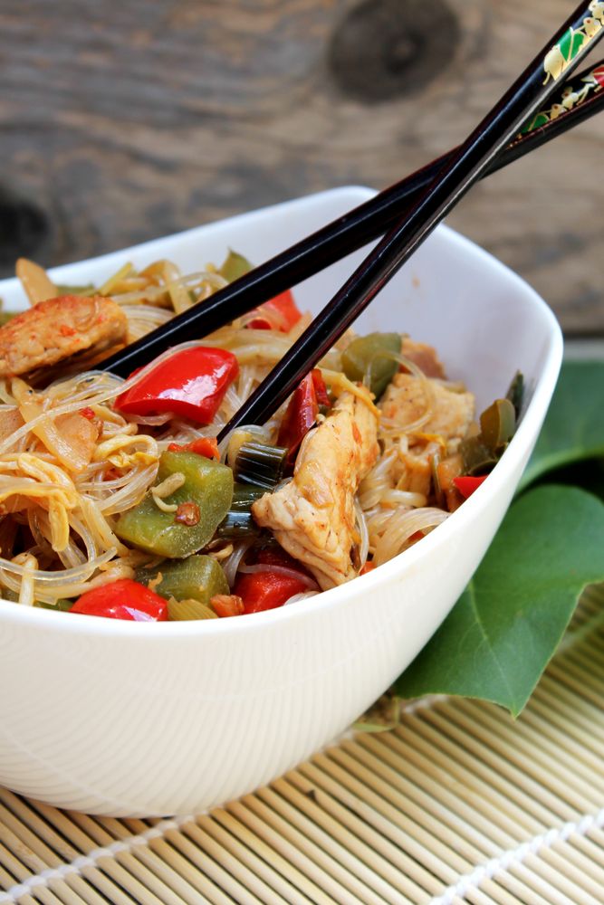 Rezeptbild: Asiatische Fadennudel-Paprika-Pfanne