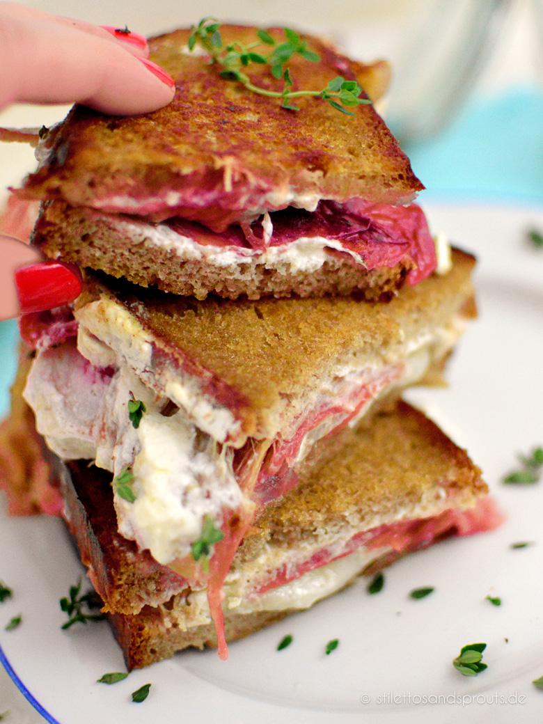 Rezeptbild: Rhabarber Ziegenkäse Grilled Cheese Sandwich