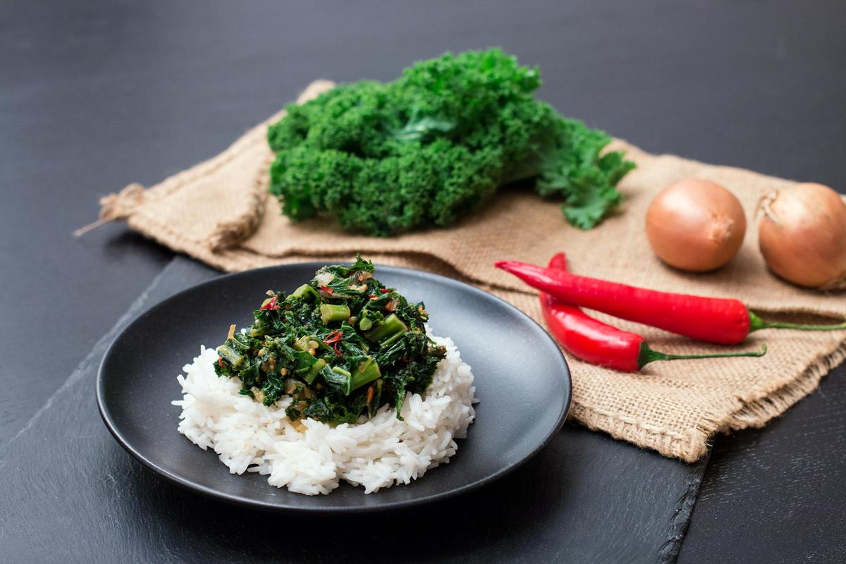 Rezeptbild: Grünkohl mit Erdnussbutter und Reis