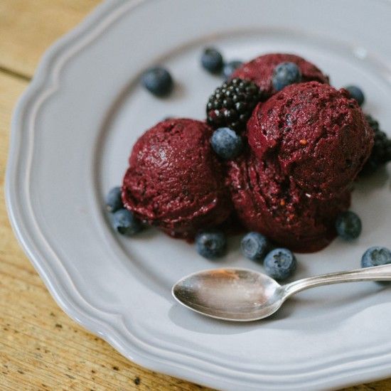 Rezeptbild: dunkles Beereneis