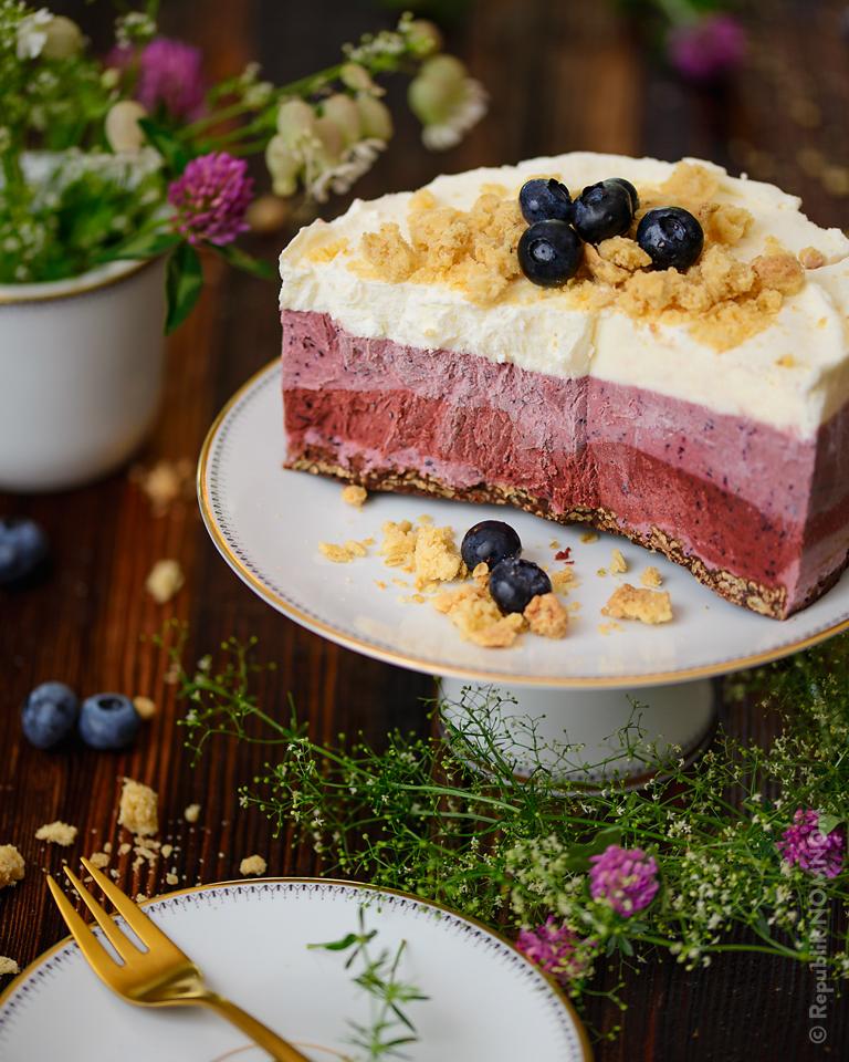 Rezeptbild: Ombre-Heidelbeer-Eistorte!