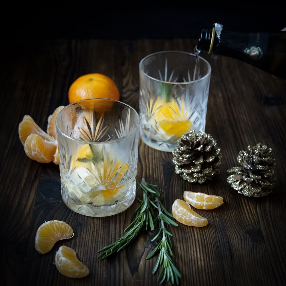 Rezeptbild: MANDARINENSORBET MIT PROSECCO UND ROSMARIN