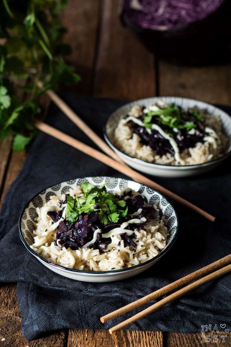 Rezeptbild: Asiatische Rotkohlpfanne mit Koriander