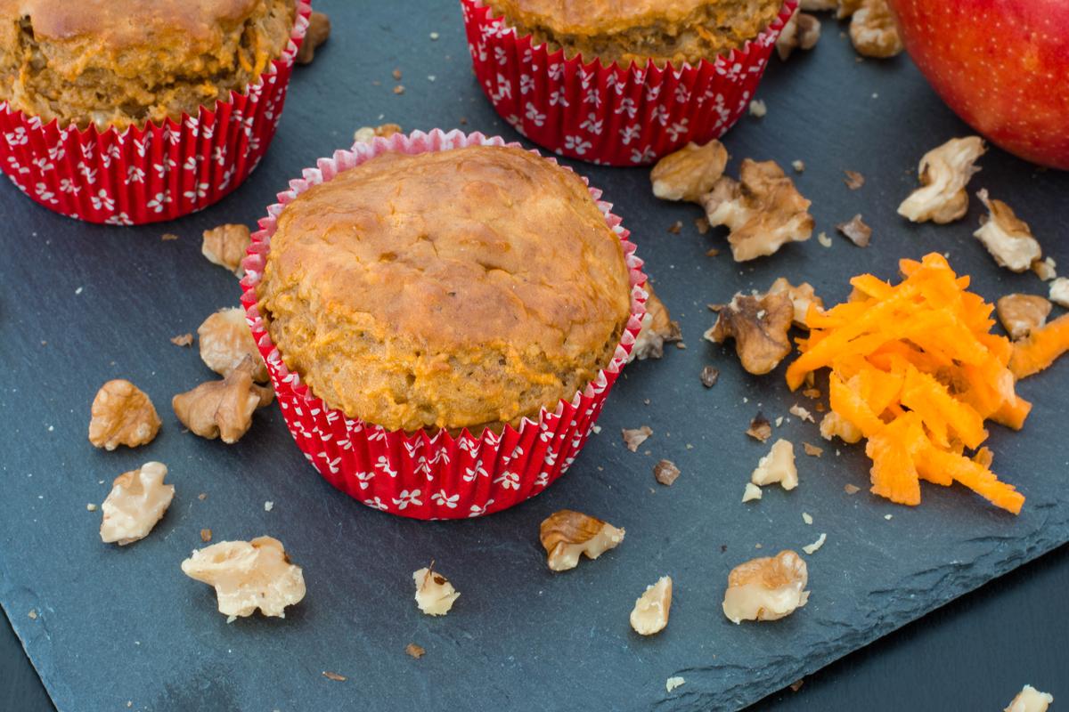 Rezeptbild: Apfel-Möhren-Muffins mit Walnüssen