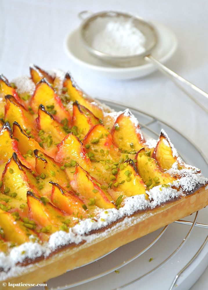 Rezeptbild: Pfirsich-Blätterteigtarte