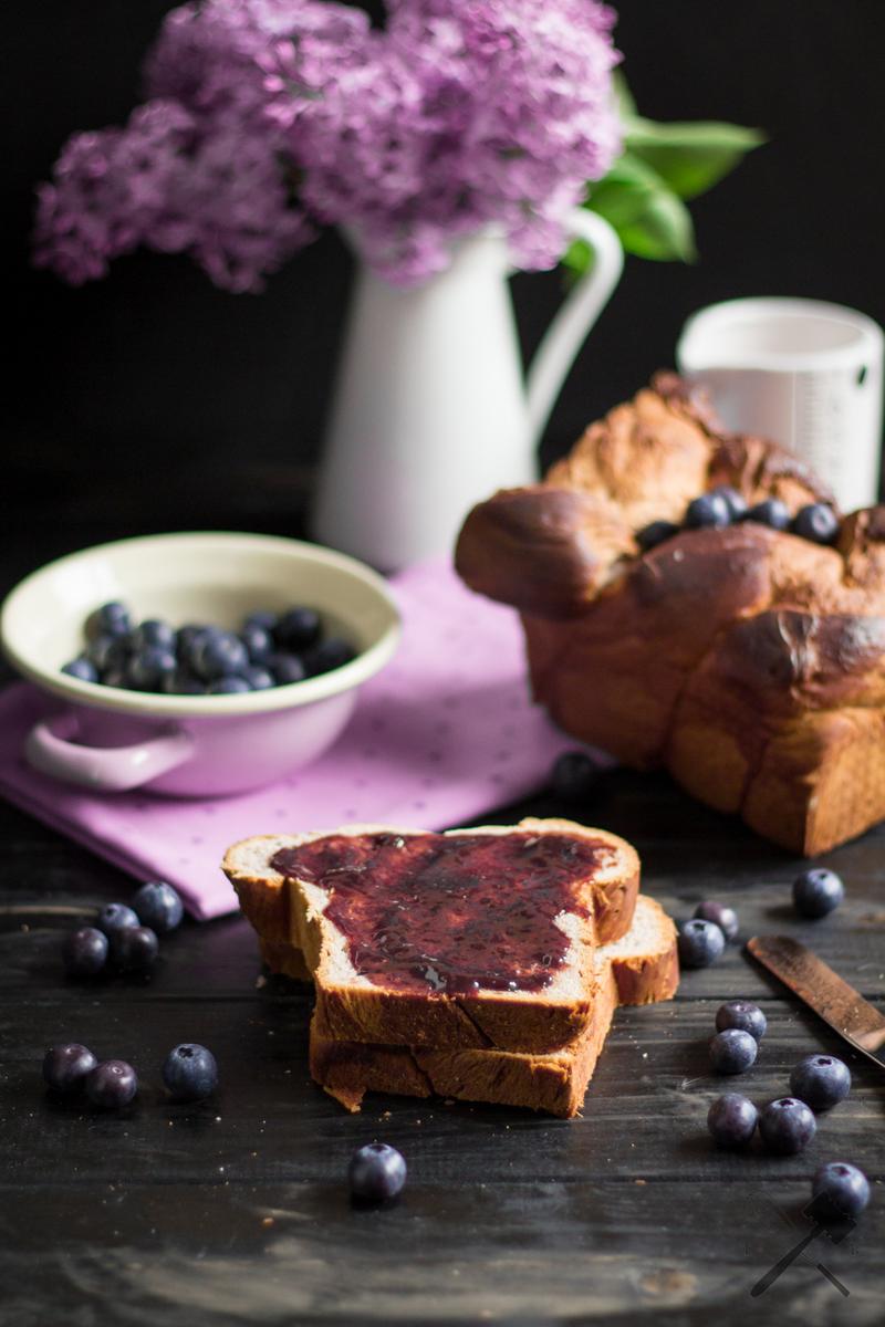 Rezeptbild: Lila Heidelbeer Brioche