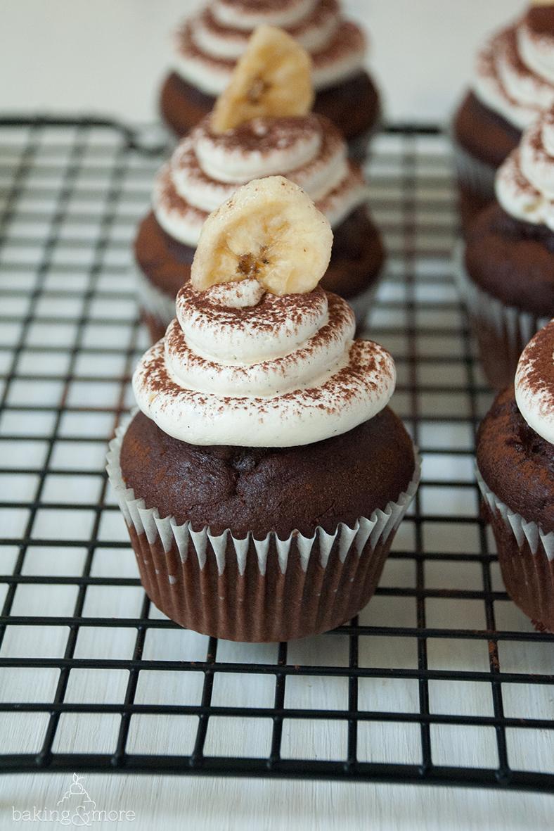 Rezeptbild: Schoko-Bananen-Cupcakes mit einer vanilligen Swiss Meringue Buttercream