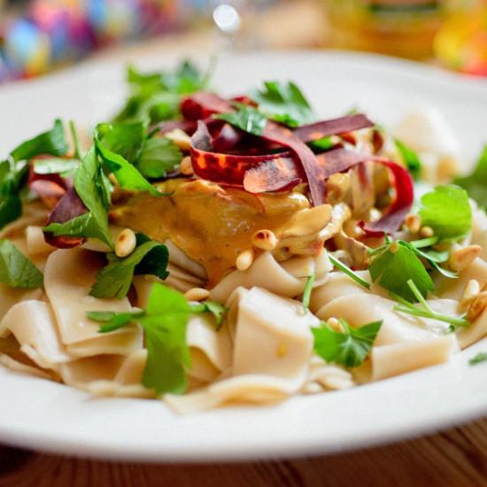 Rezeptbild: Pasta an Möhren-Safran Sauce